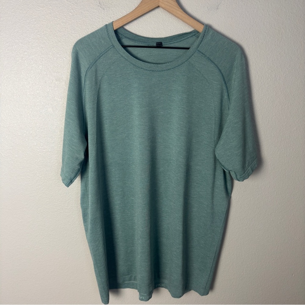 Lululemon Men’s Metal Vent Tech Seamlesss Shortsleeve Shirt